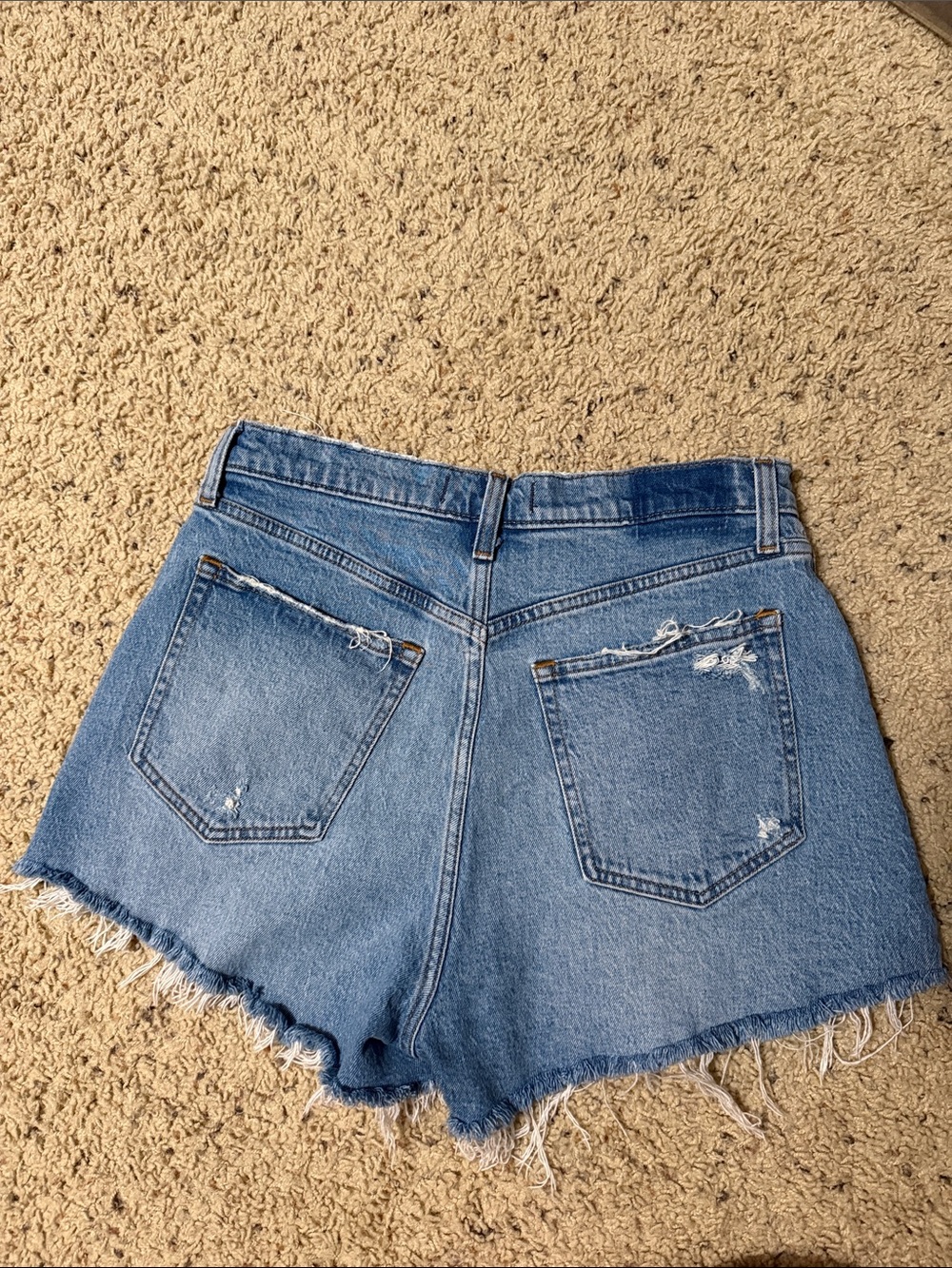Abercrombie & Fitch Light Blue Frayed Hem Denim Mom Short High Rise Curve Love - Picture 2 of 3